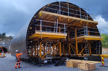 Dois túneis de corte e cobertura E18 Noruega